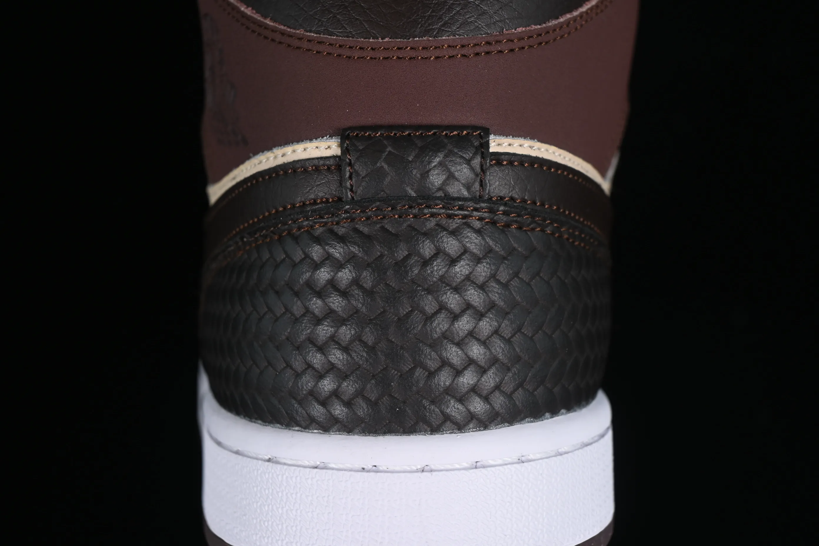 All Categories Air Jordan Jordan Series Basketball Shoes Air Jordan 1 Mid Air Jordan 1 Mid AJ1 Joe 1 Velvet Brown Zhongbang Basketball Shoes FZ4359-200